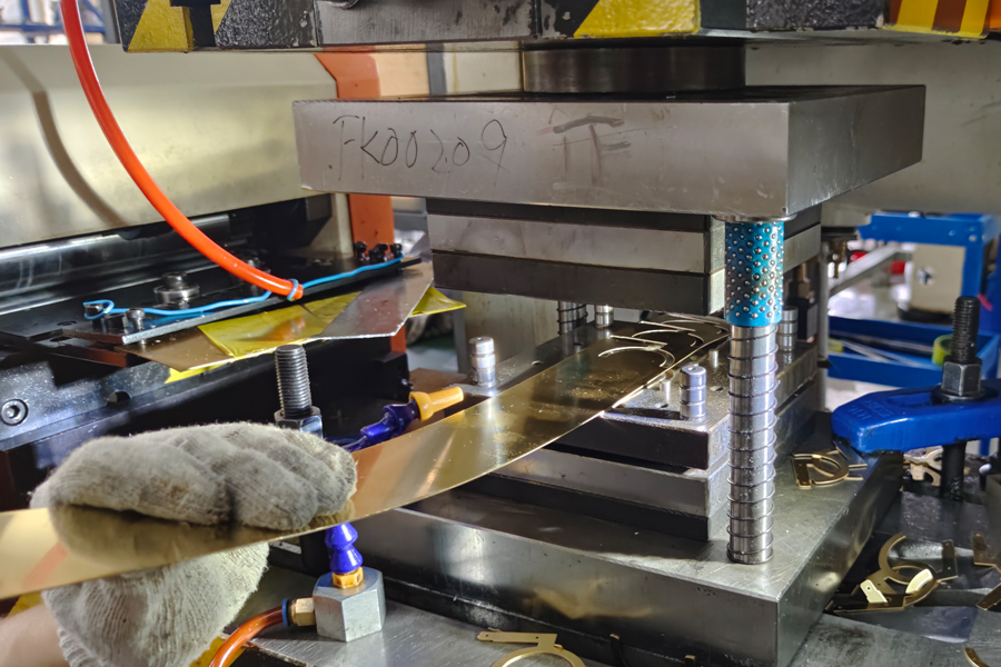 冲压加工：精准破局工件碰撞变形，筑牢产品质量防线