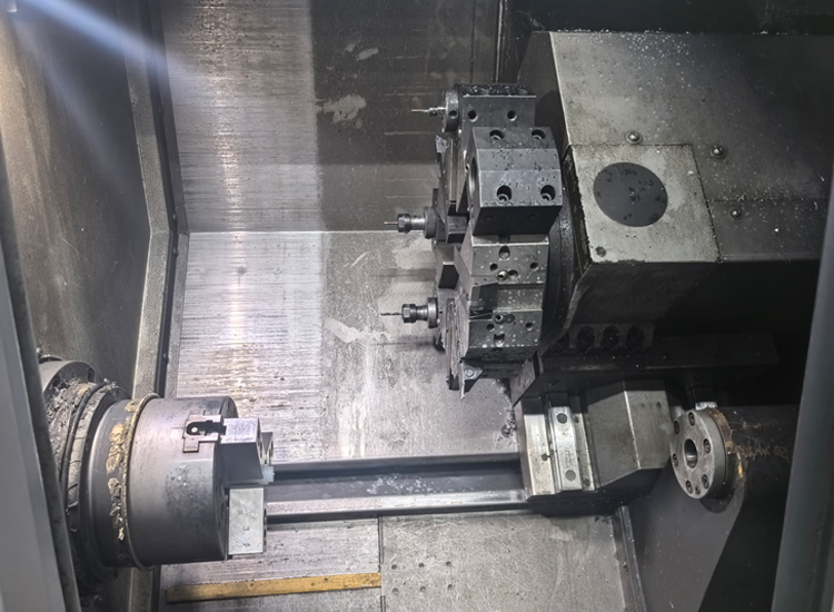 机加件加工：别让新手误触急停按钮，打断自动化流程的“高效节奏”