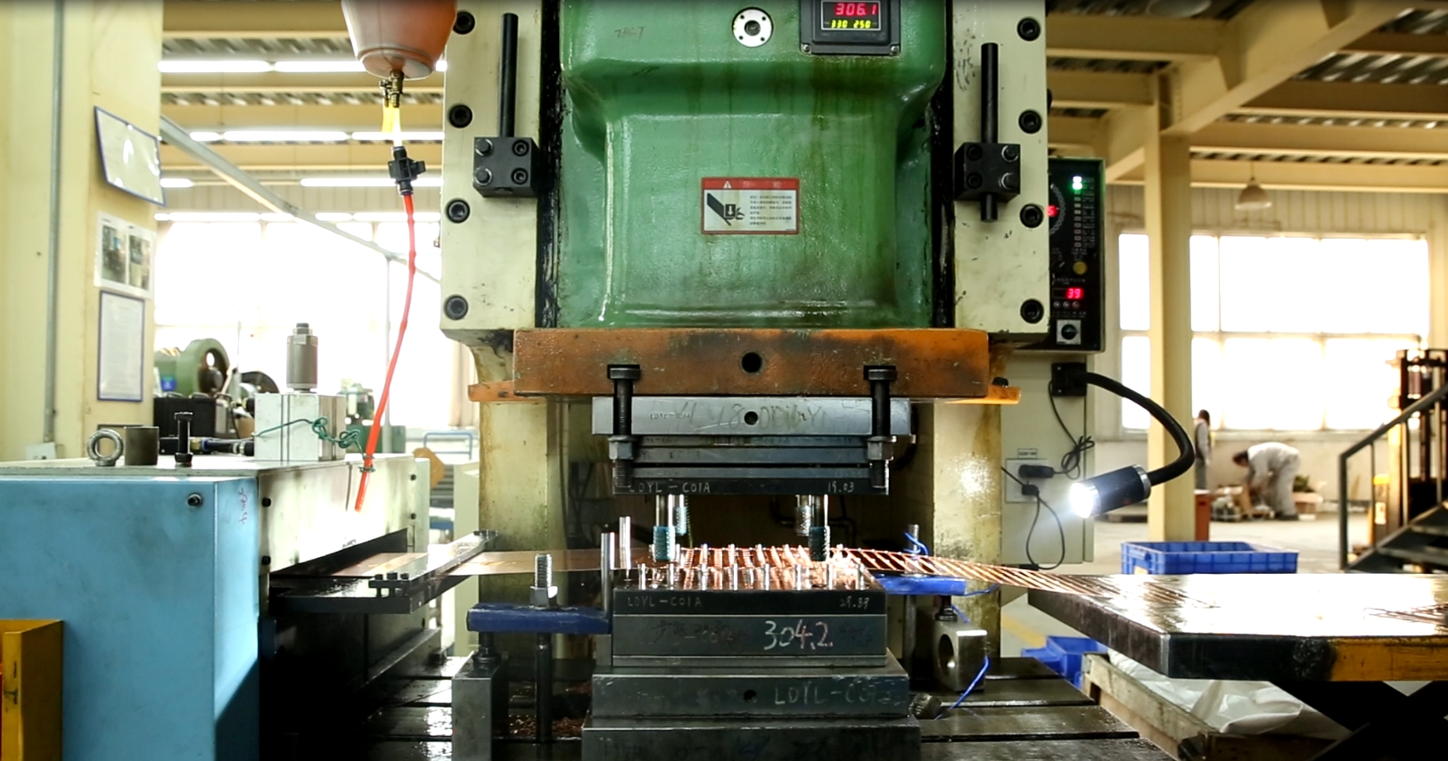 批量冲压加工，如何保证一致性：解锁规模化制造的精度密码