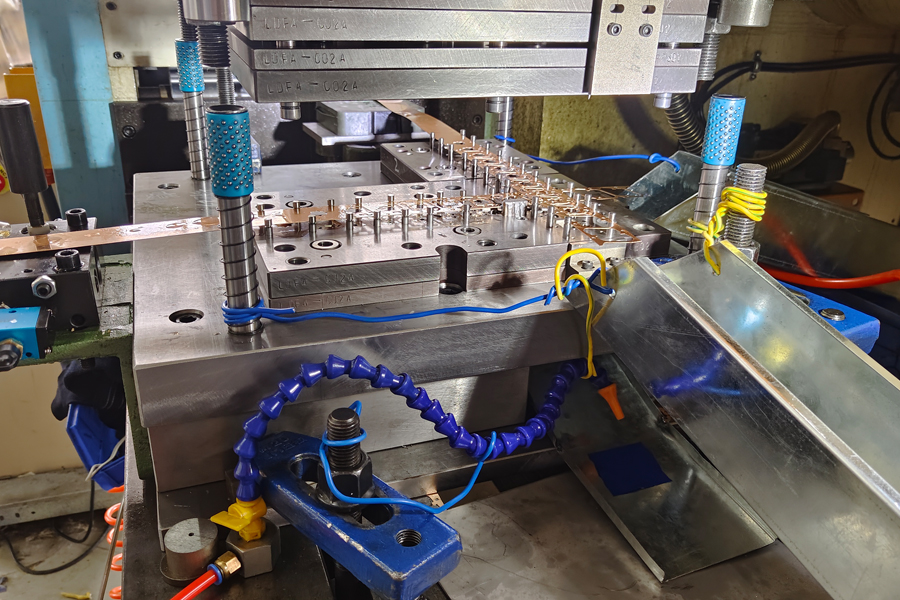 冲压加工破局：异形件换模时间缩短80%，重塑制造效率新标杆